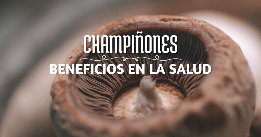 un champiñon portobello troceado sobre un plato